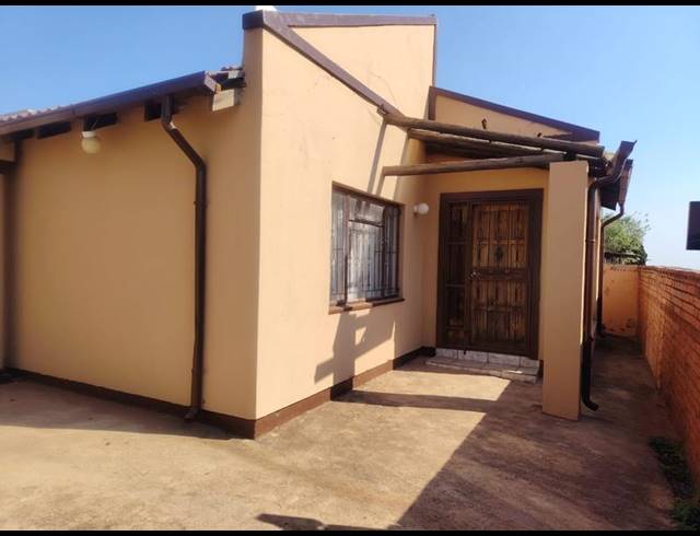 3 BEDROOM HOUSE FOR SALE IN LEBOENG